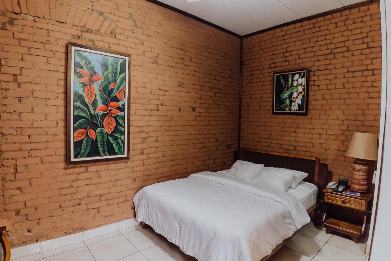 Dunn Hotel 3*