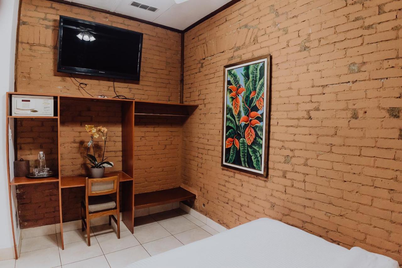 Dunn Hotel 3*