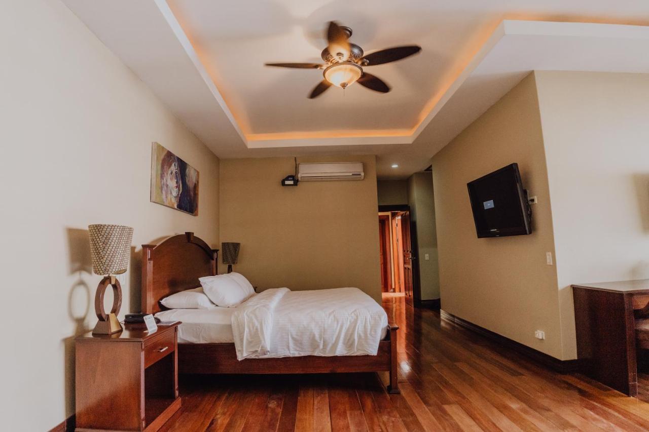 Dunn Hotel 3*